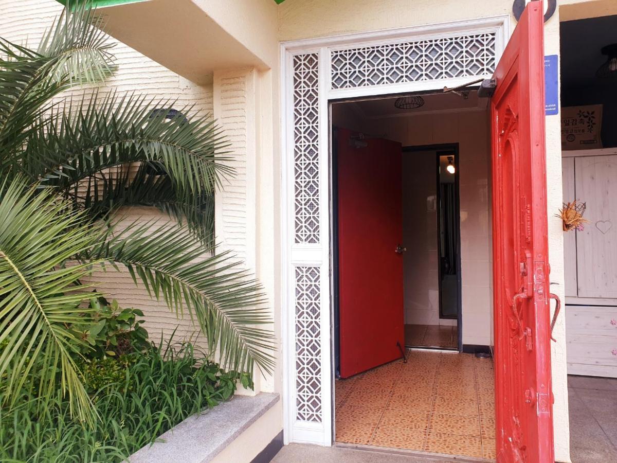 Morning Beach Pension Jeju Exterior photo