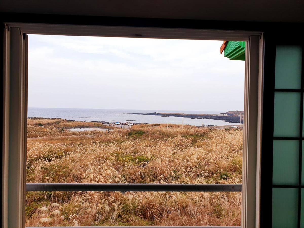 Morning Beach Pension Jeju Exterior photo