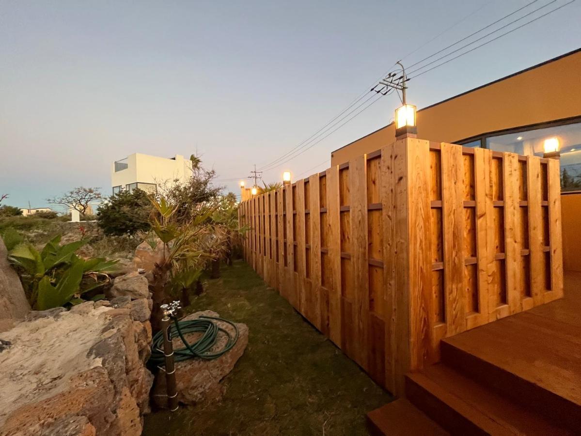 Morning Beach Pension Jeju Exterior photo
