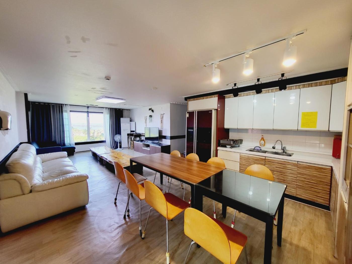 Morning Beach Pension Jeju Exterior photo
