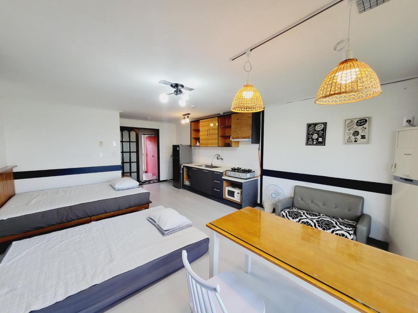 Morning Beach Pension Jeju Exterior photo