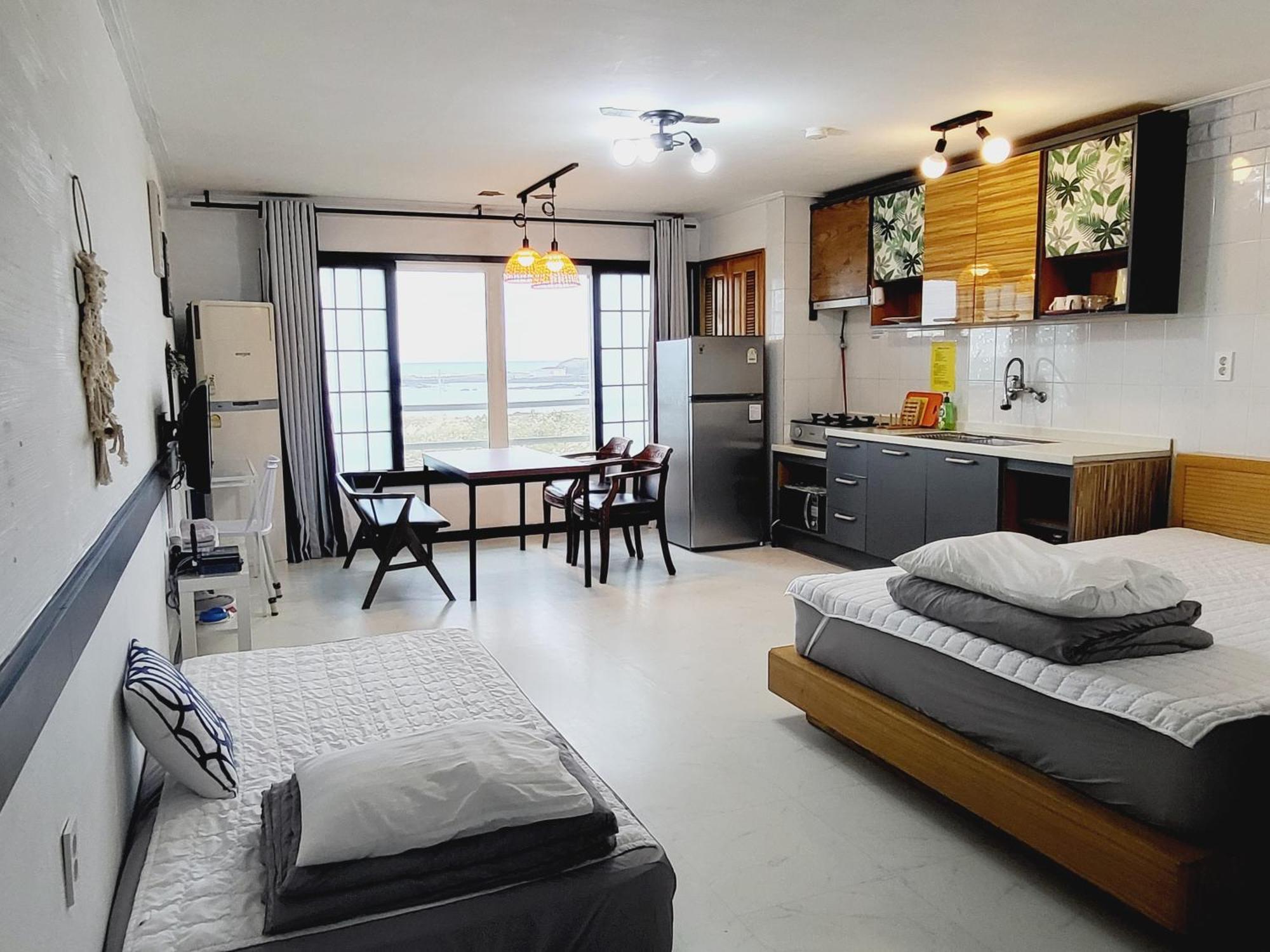 Morning Beach Pension Jeju Exterior photo