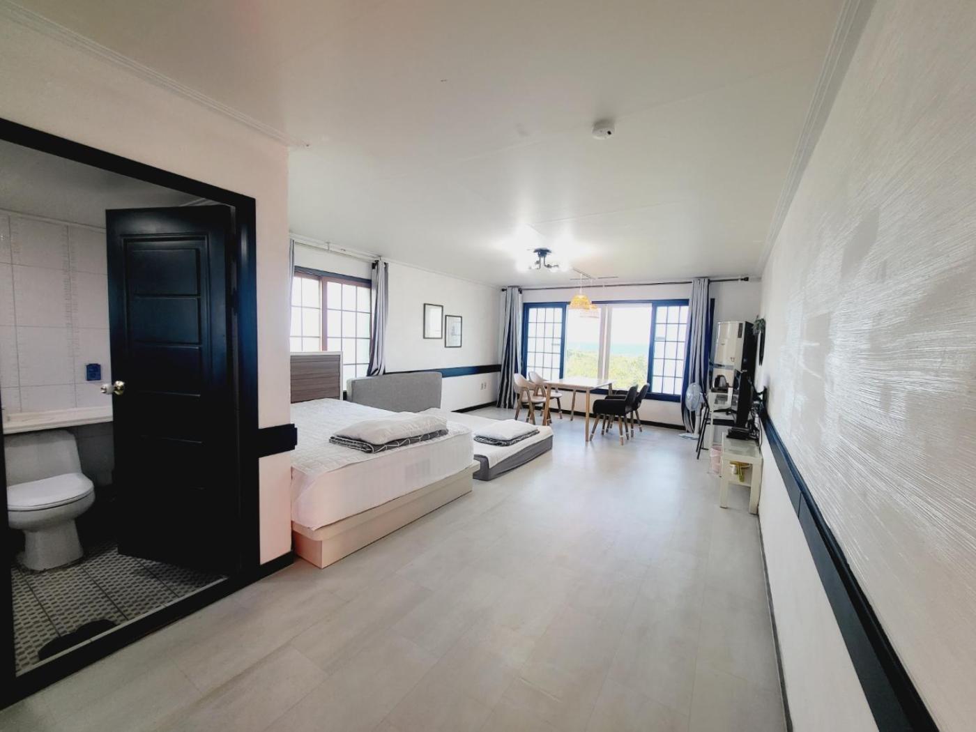 Morning Beach Pension Jeju Exterior photo