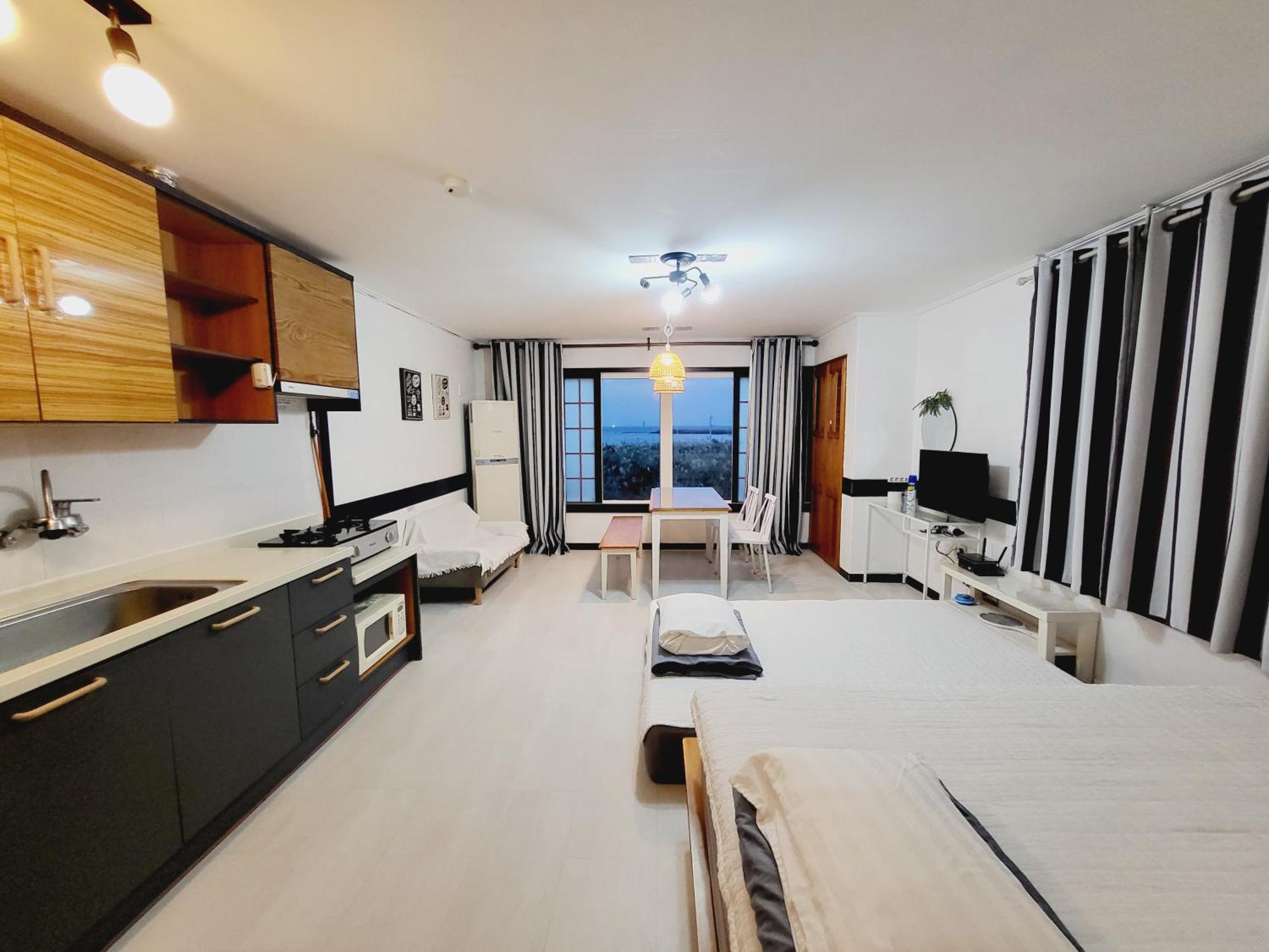 Morning Beach Pension Jeju Exterior photo
