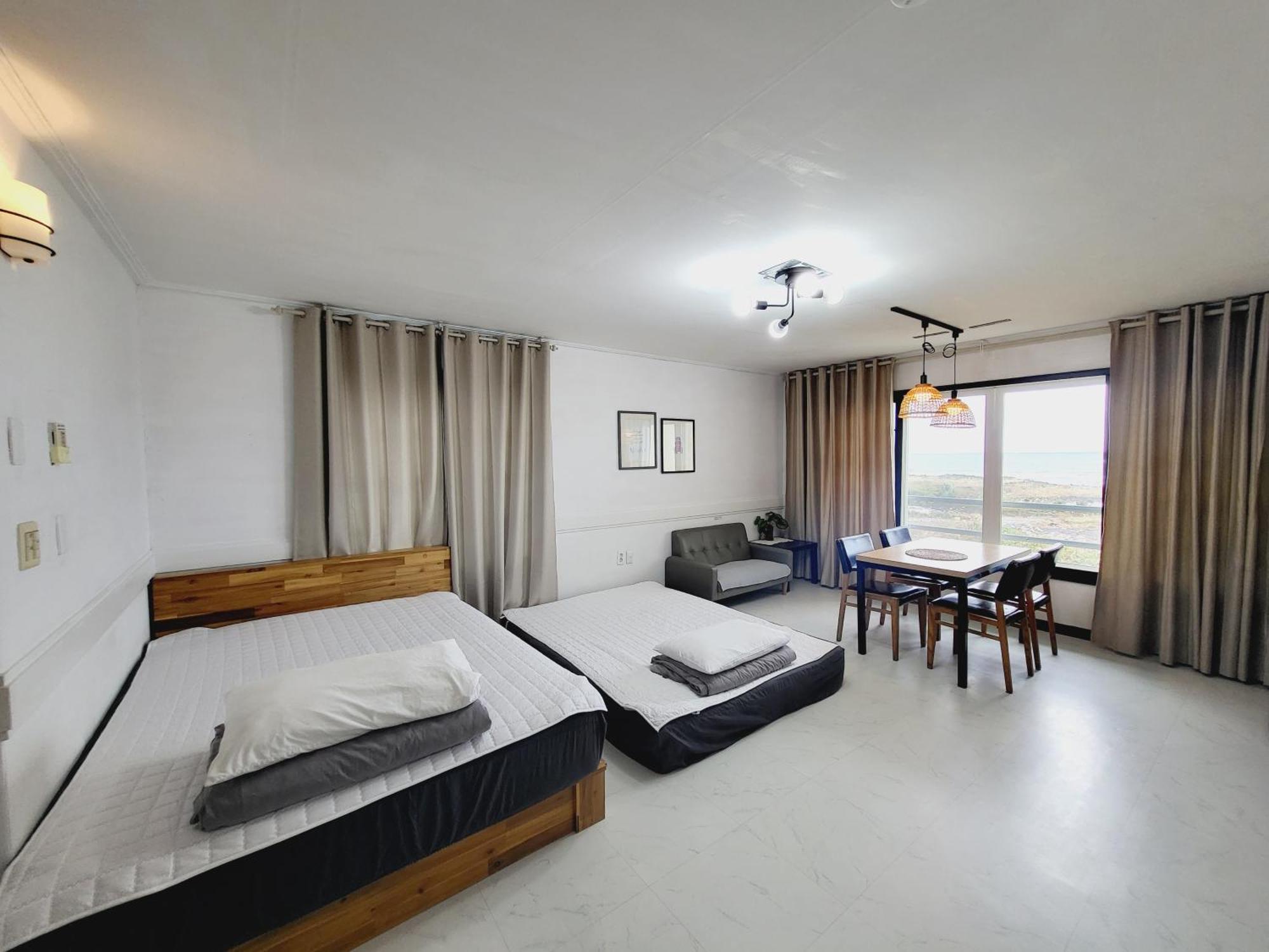 Morning Beach Pension Jeju Exterior photo