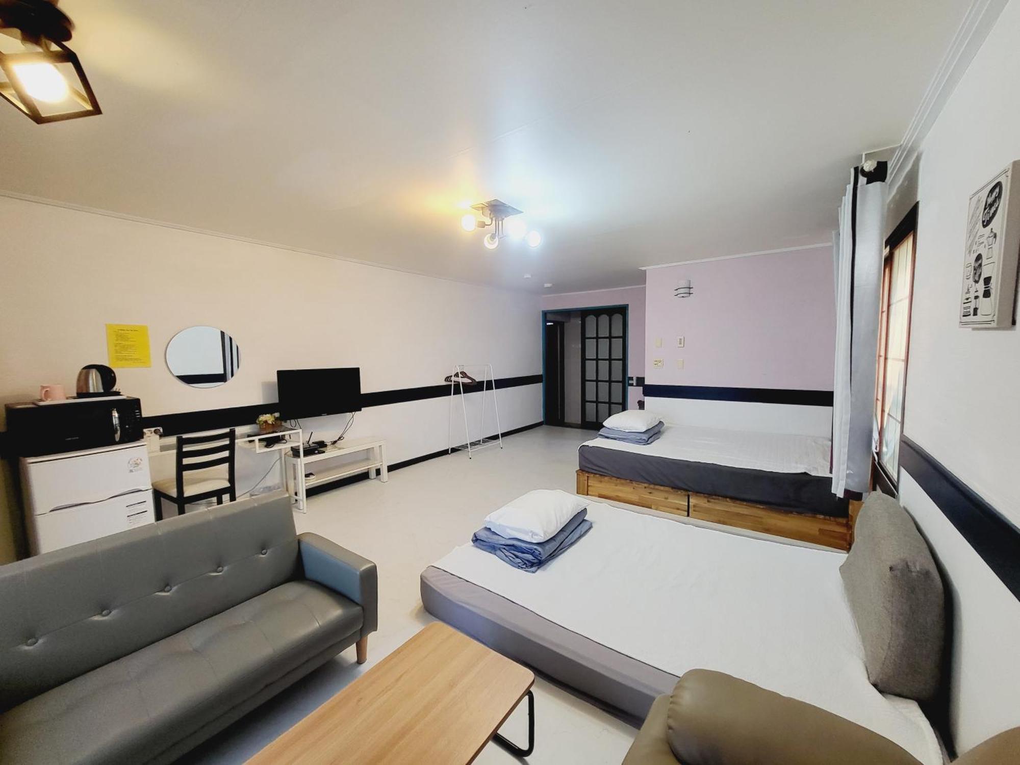 Morning Beach Pension Jeju Exterior photo
