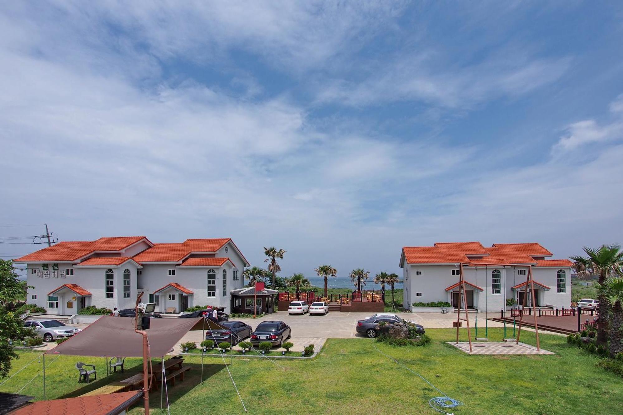Morning Beach Pension Jeju Exterior photo